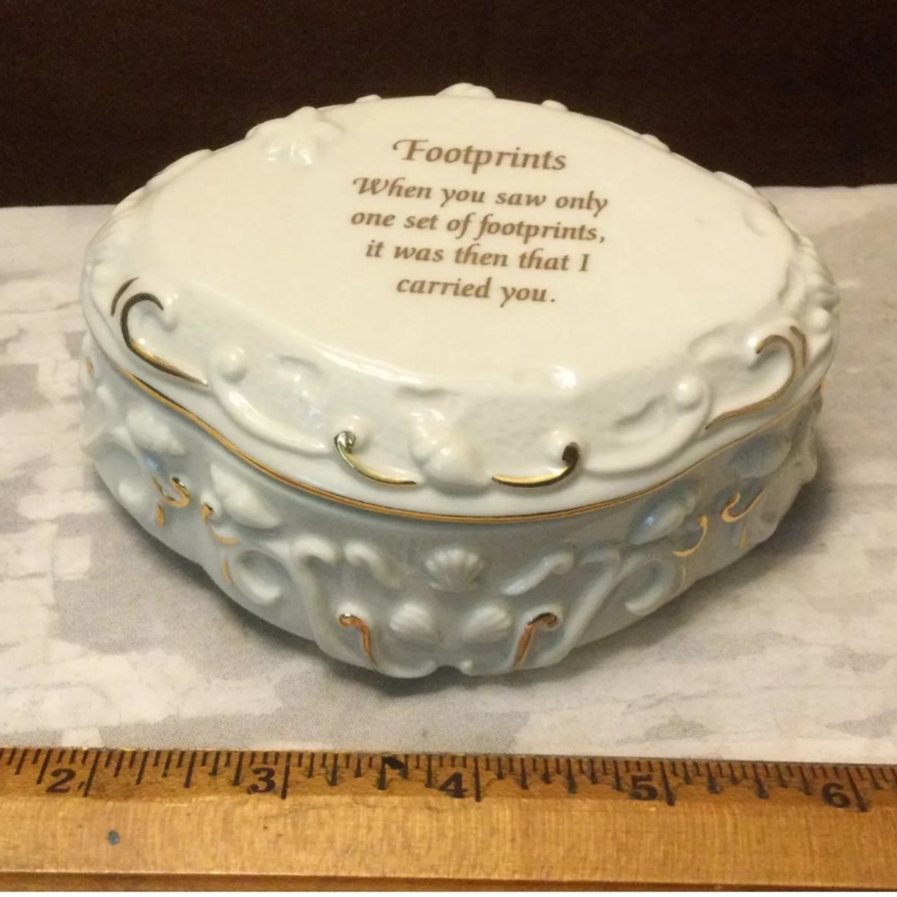 Lenox Fine Porcelain “Footprints” Music Box (Amazing Grace) Trinket Holder